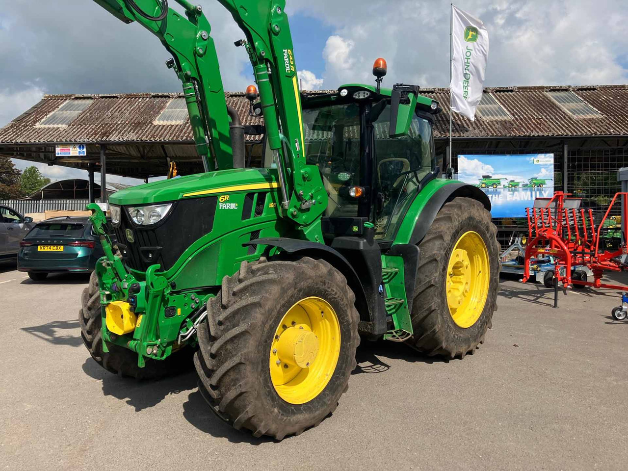 John Deere 6R 185 - Farm tractor: picture 1 John Deere 6R 185 - Farm tractor: picture 1