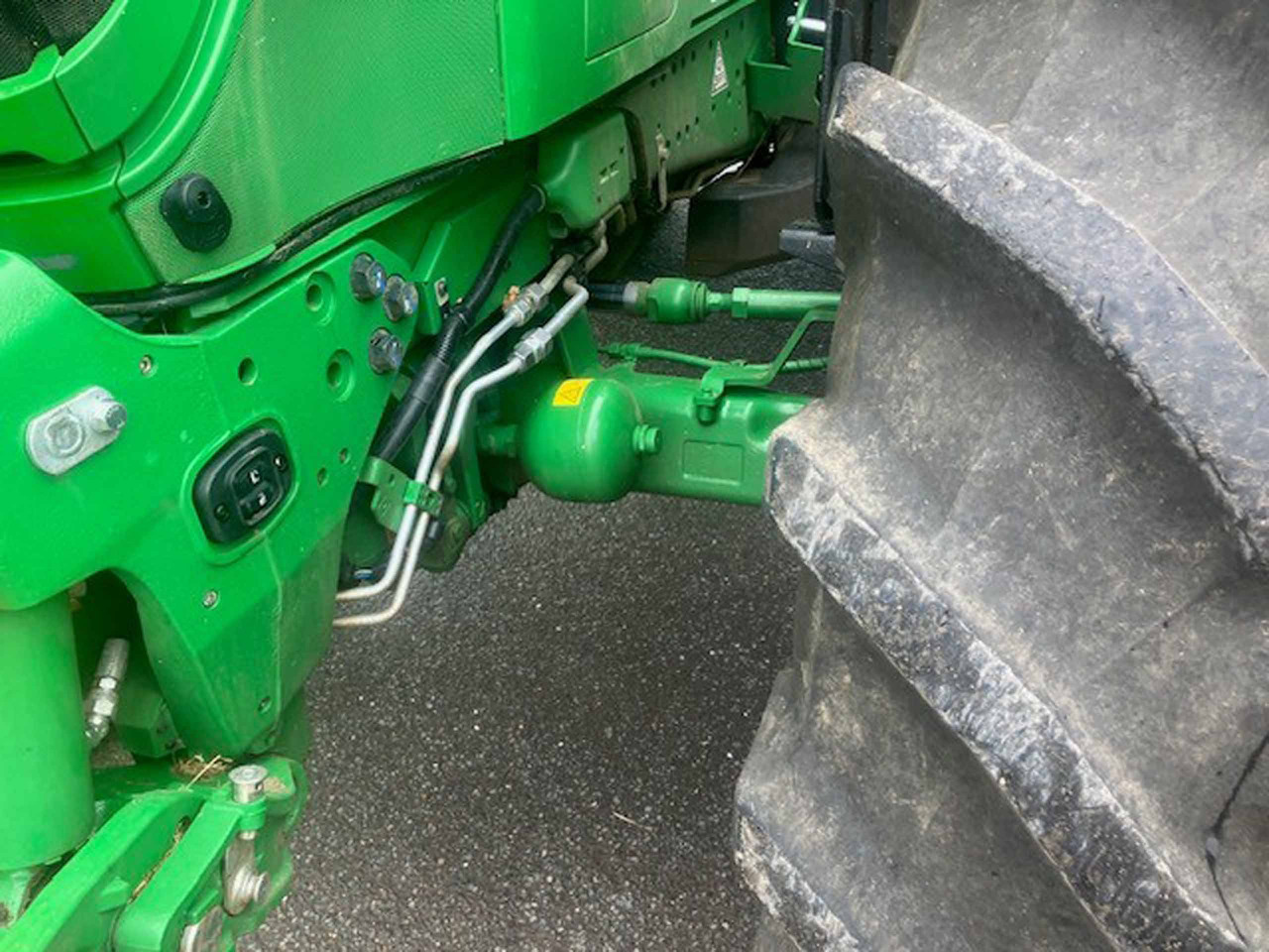 John Deere 6R 195 - Farm tractor: picture 5 John Deere 6R 195 - Farm tractor: picture 5