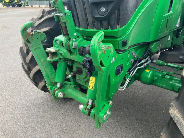 John Deere 6R 195 - Farm tractor: picture 3 John Deere 6R 195 - Farm tractor: picture 3