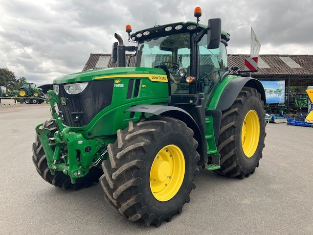 John Deere 6R 195 - Farm tractor: picture 1 John Deere 6R 195 - Farm tractor: picture 1