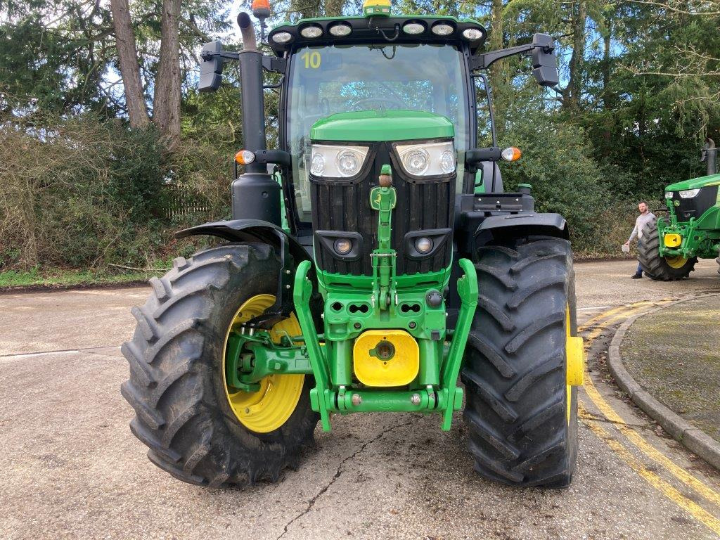 John Deere 6R 215 - Farm tractor: picture 3 John Deere 6R 215 - Farm tractor: picture 3
