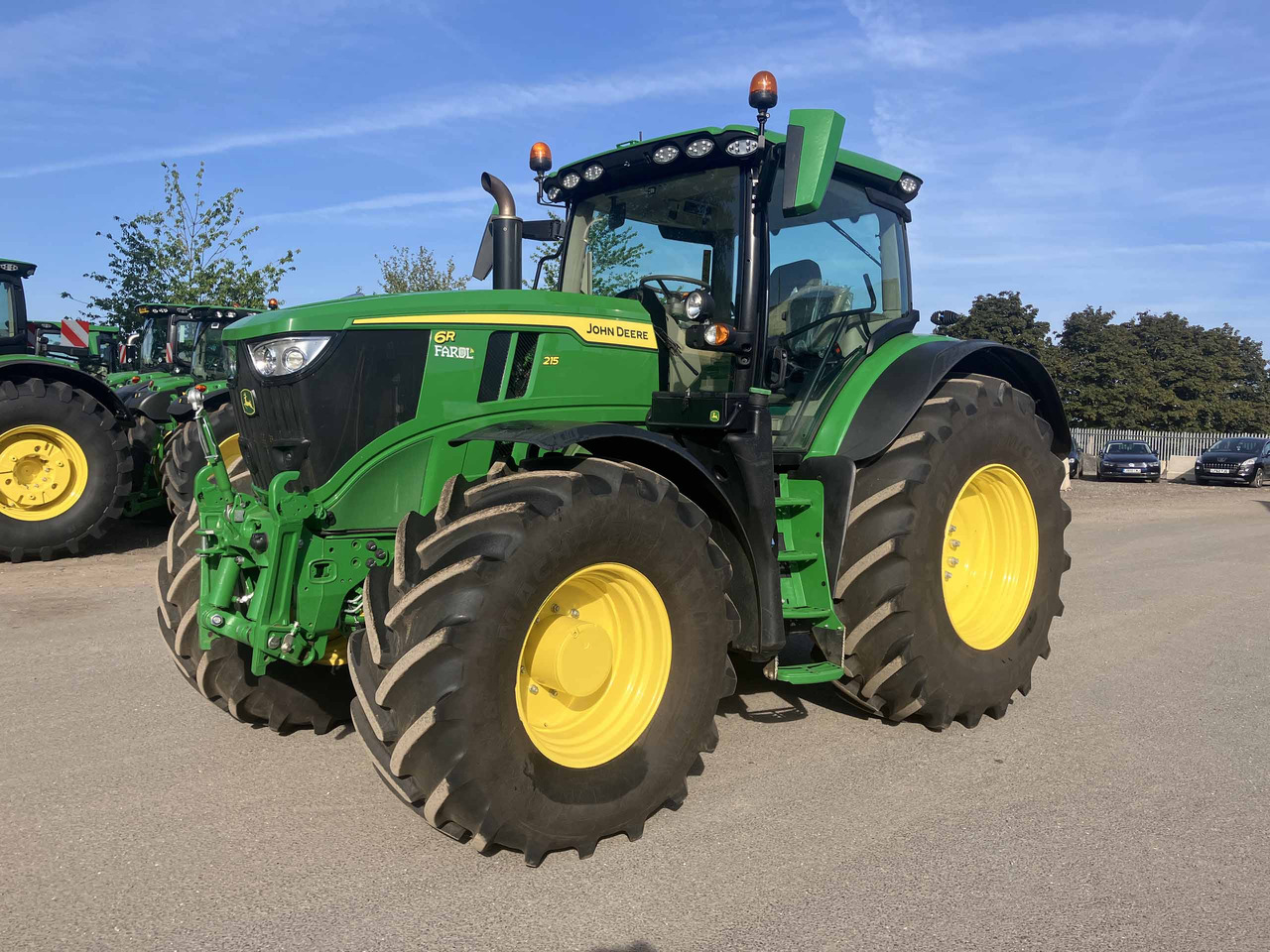 John Deere 6R 215 - Farm tractor: picture 1 John Deere 6R 215 - Farm tractor: picture 1