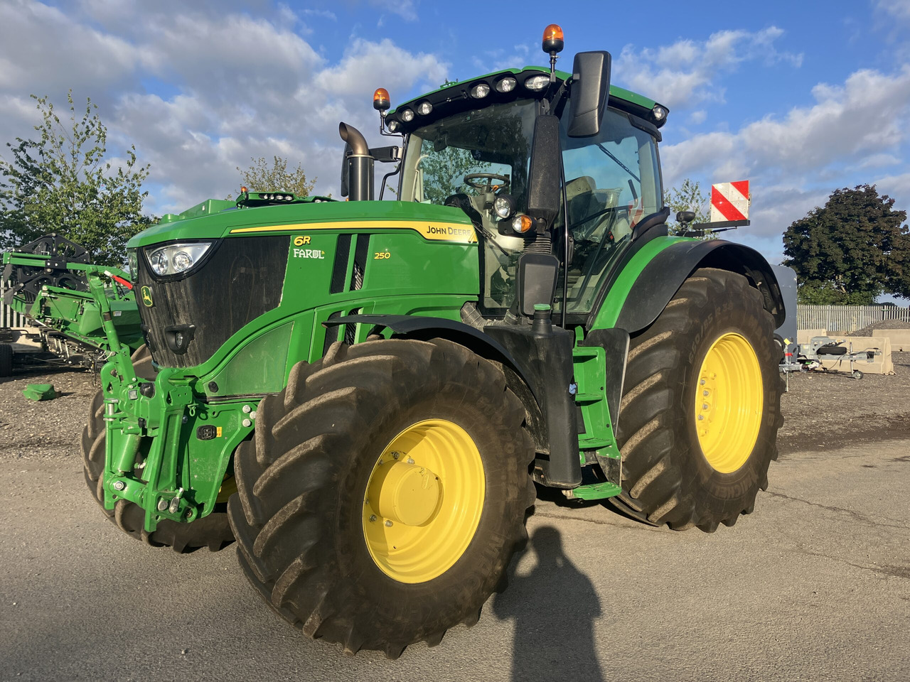 John Deere 6R 250 - Farm tractor: picture 1 John Deere 6R 250 - Farm tractor: picture 1