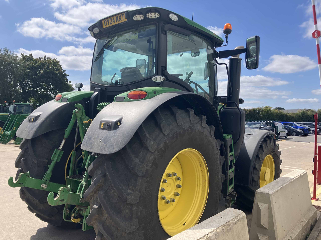 John Deere 6R 250 - Farm tractor: picture 5 John Deere 6R 250 - Farm tractor: picture 5