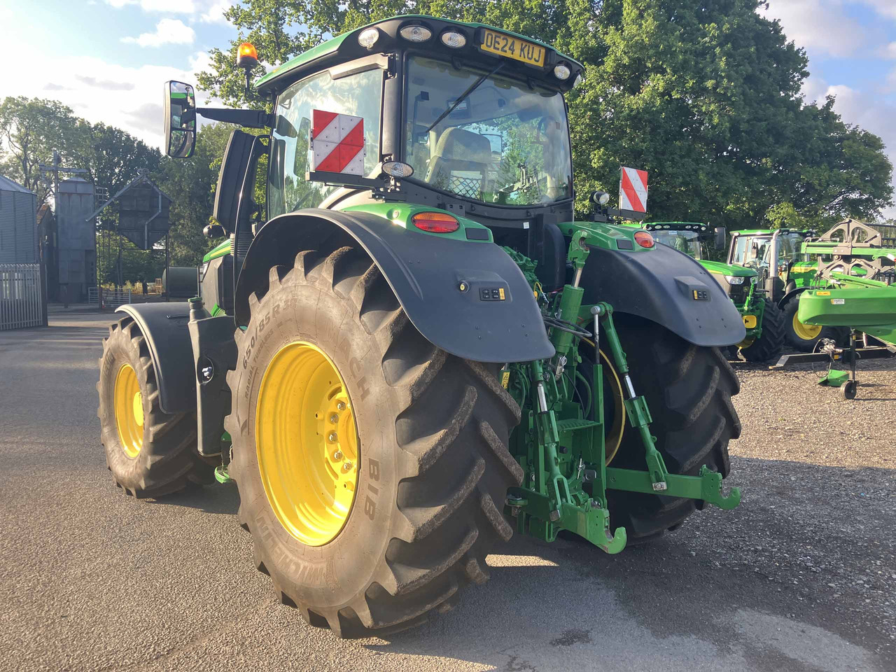 John Deere 6R 250 - Farm tractor: picture 3 John Deere 6R 250 - Farm tractor: picture 3
