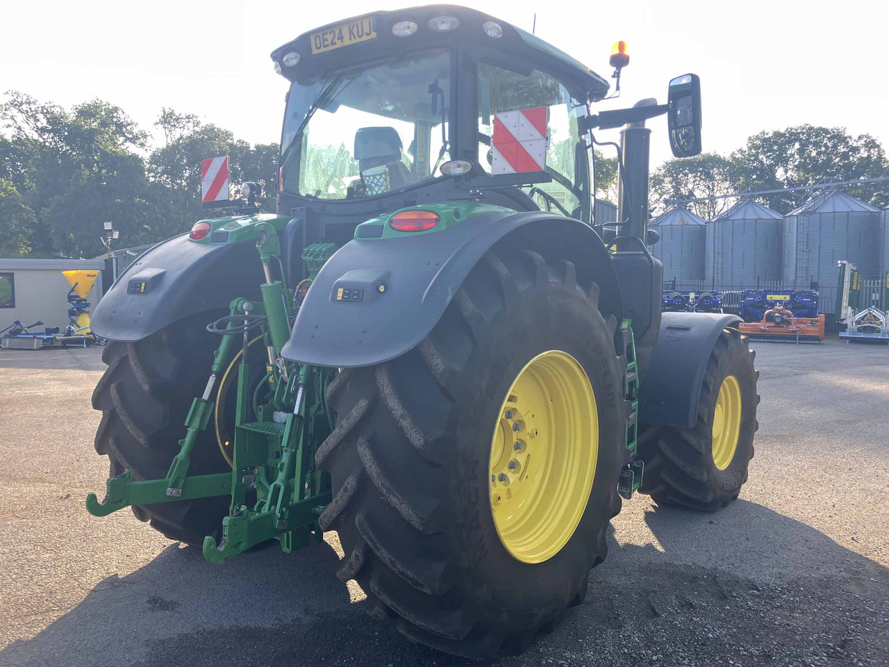 John Deere 6R 250 - Farm tractor: picture 5 John Deere 6R 250 - Farm tractor: picture 5
