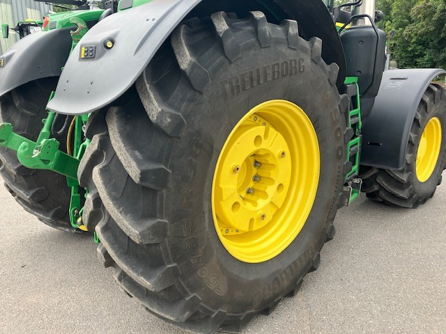 John Deere 6R250 - Farm tractor: picture 4 John Deere 6R250 - Farm tractor: picture 4