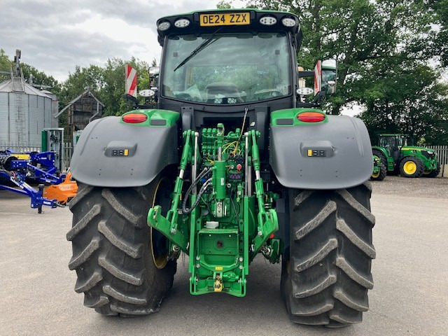John Deere 6R250 - Farm tractor: picture 5 John Deere 6R250 - Farm tractor: picture 5