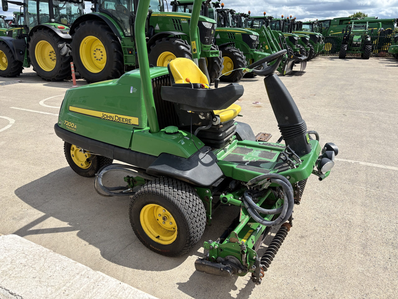 John Deere 7200A Triple Mower - Garden mower: picture 2 John Deere 7200A Triple Mower - Garden mower: picture 2