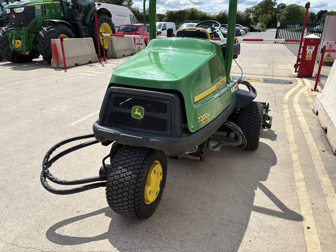 John Deere 7200A Triple Mower - Garden mower: picture 4 John Deere 7200A Triple Mower - Garden mower: picture 4