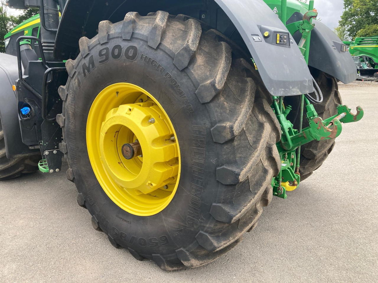 Farm tractor John Deere 7R 270: picture 8
