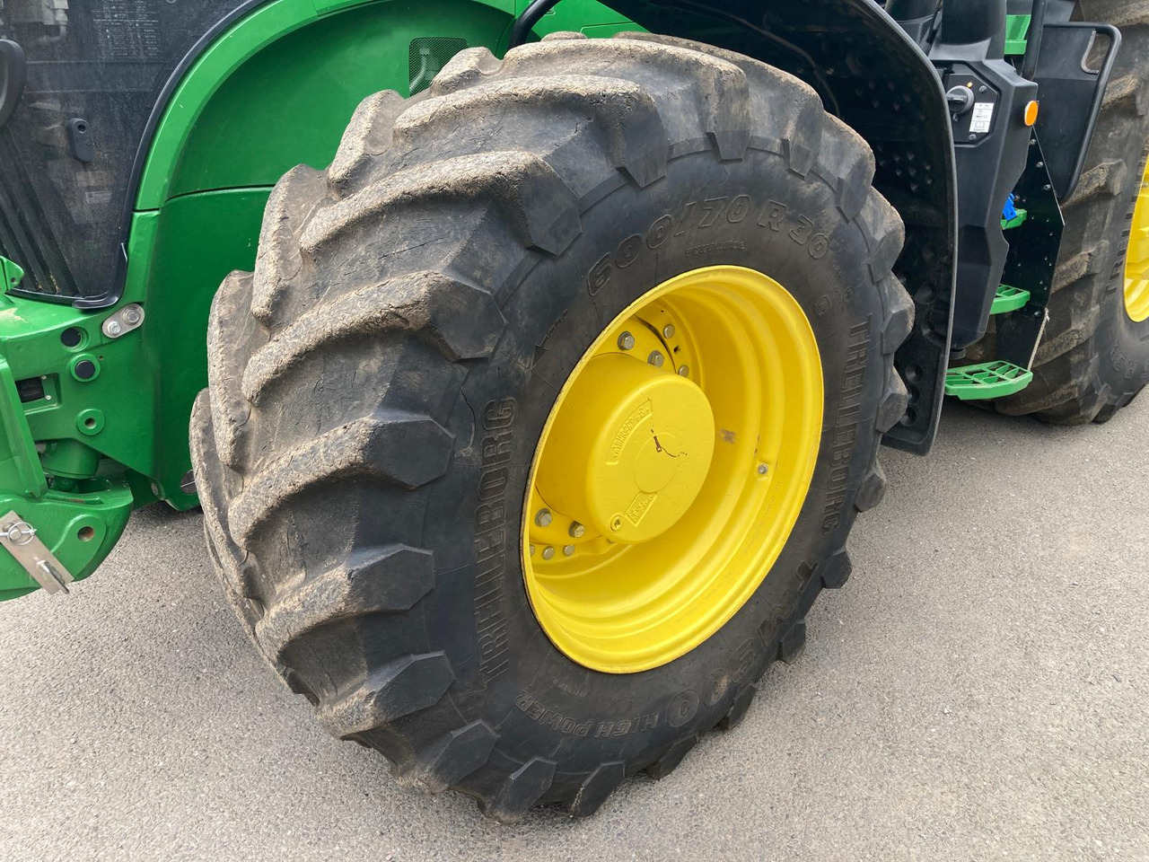 Farm tractor John Deere 7R 270: picture 9
