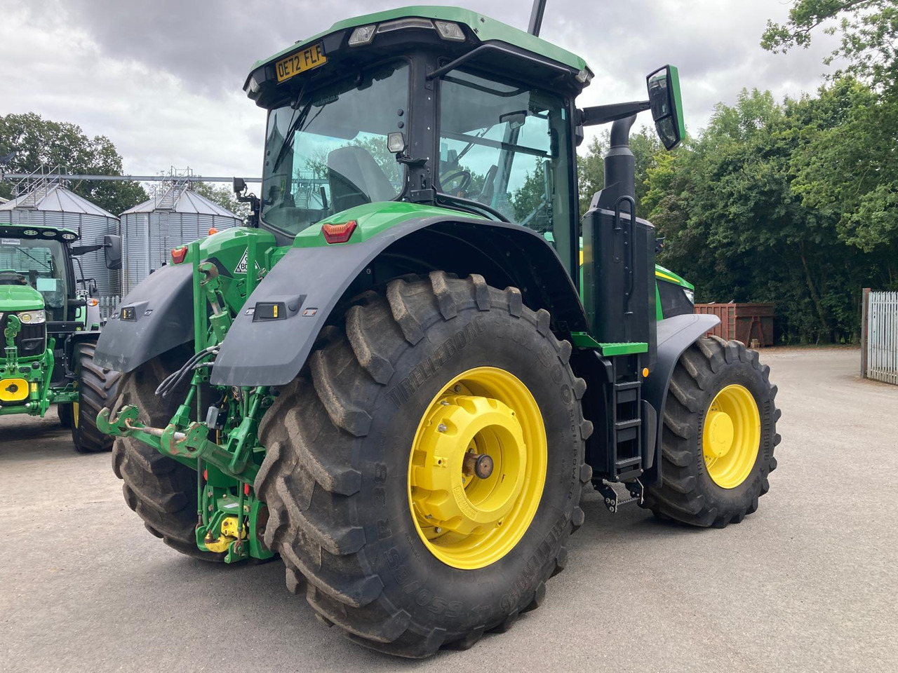 Farm tractor John Deere 7R 270: picture 7