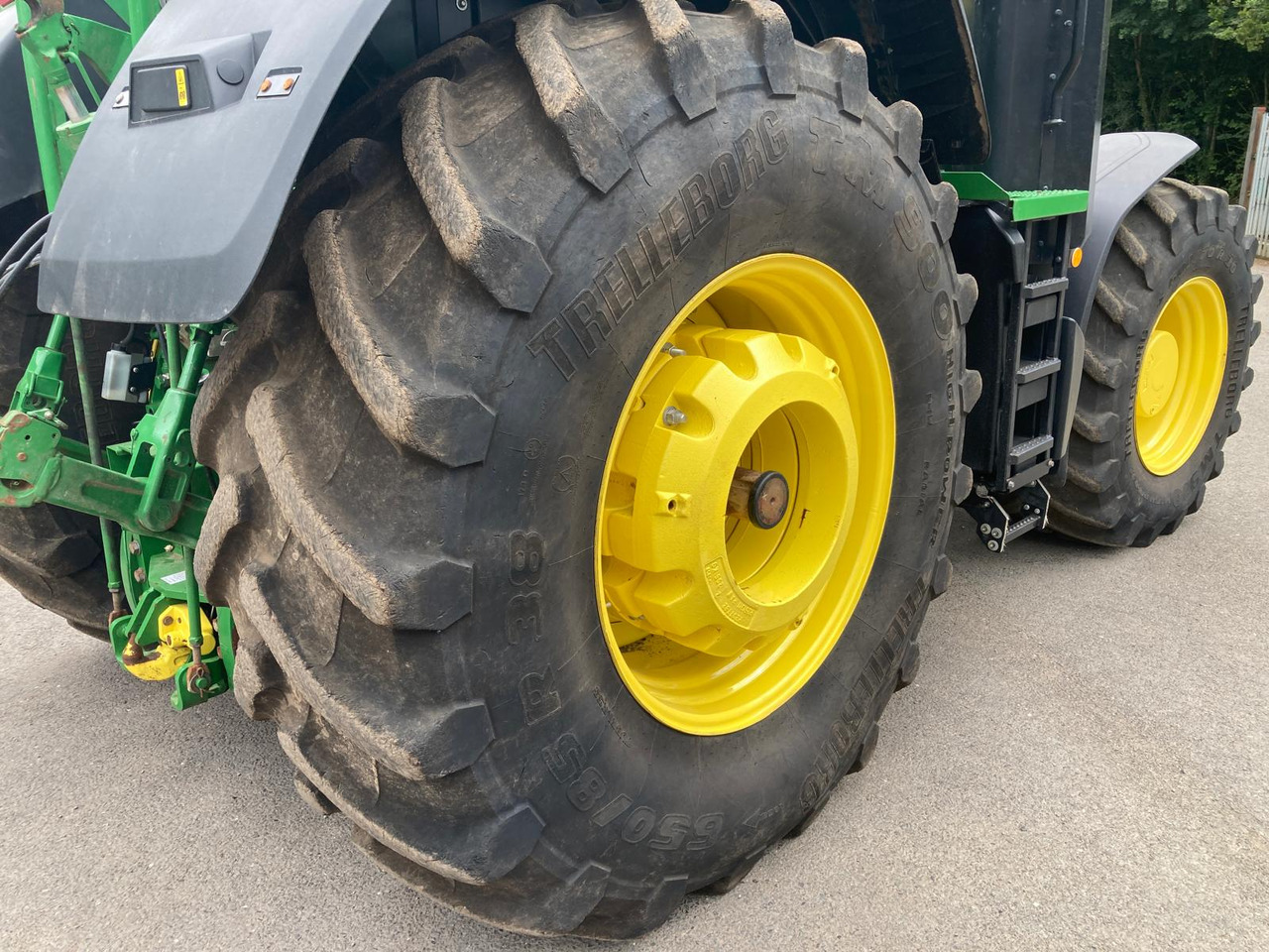 Farm tractor John Deere 7R 270: picture 12