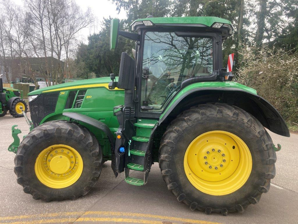 John Deere 7R 310 - Farm tractor: picture 1 John Deere 7R 310 - Farm tractor: picture 1