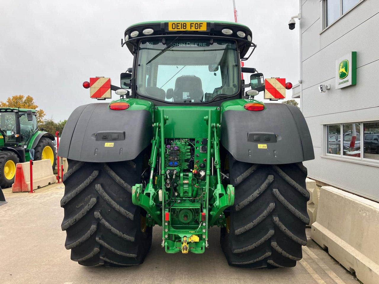 John Deere 8400R - Farm tractor: picture 4 John Deere 8400R - Farm tractor: picture 4