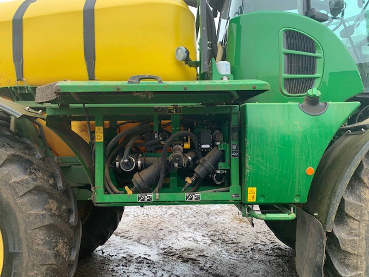 Sprayer John Deere R4040i: picture 7