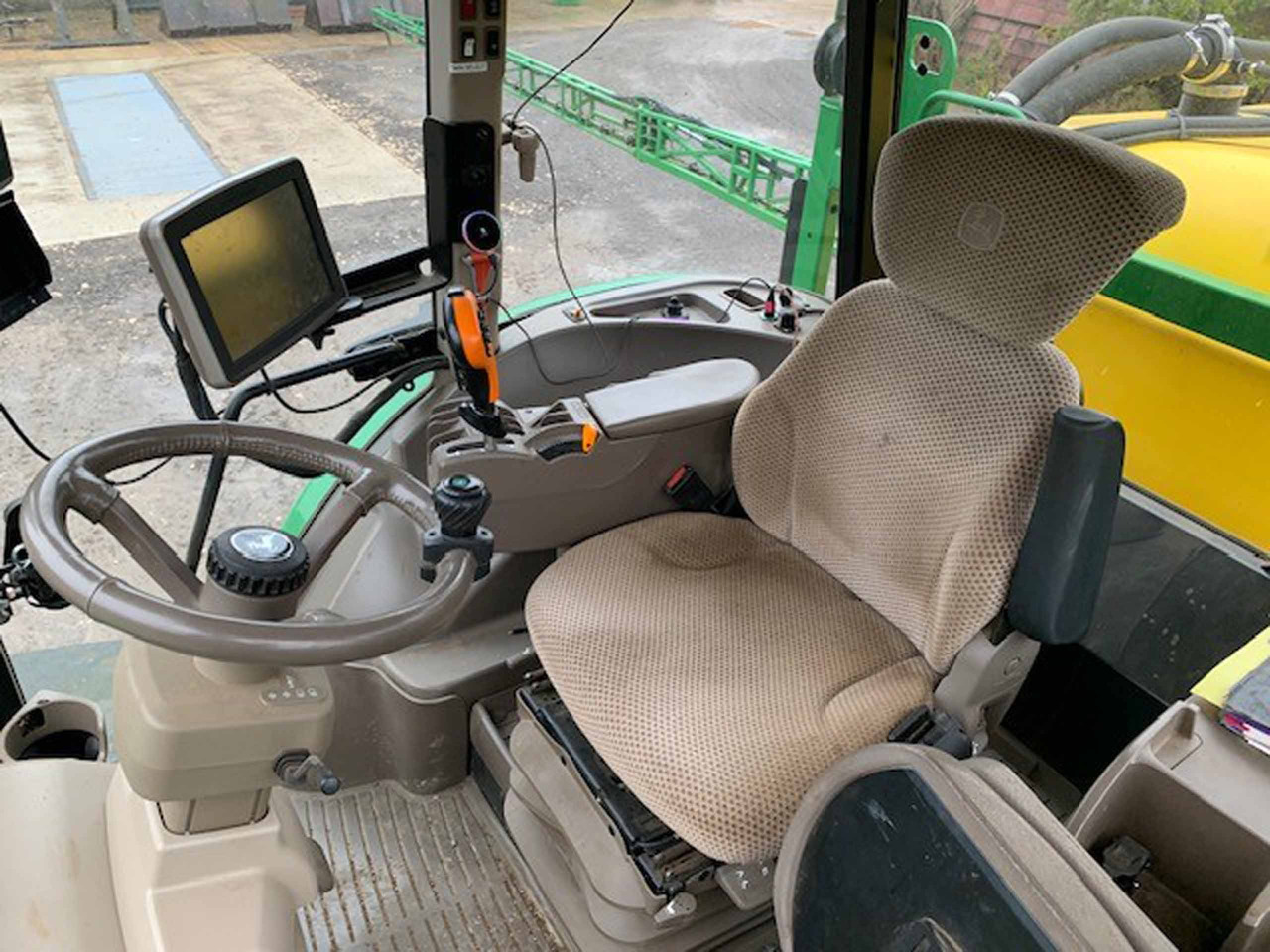 Sprayer John Deere R4040i: picture 15