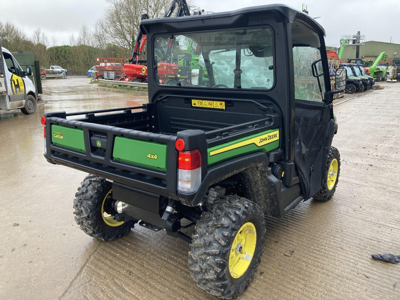 John Deere XUV835M Gator - Side-by-side/ ATV: picture 5 John Deere XUV835M Gator - Side-by-side/ ATV: picture 5