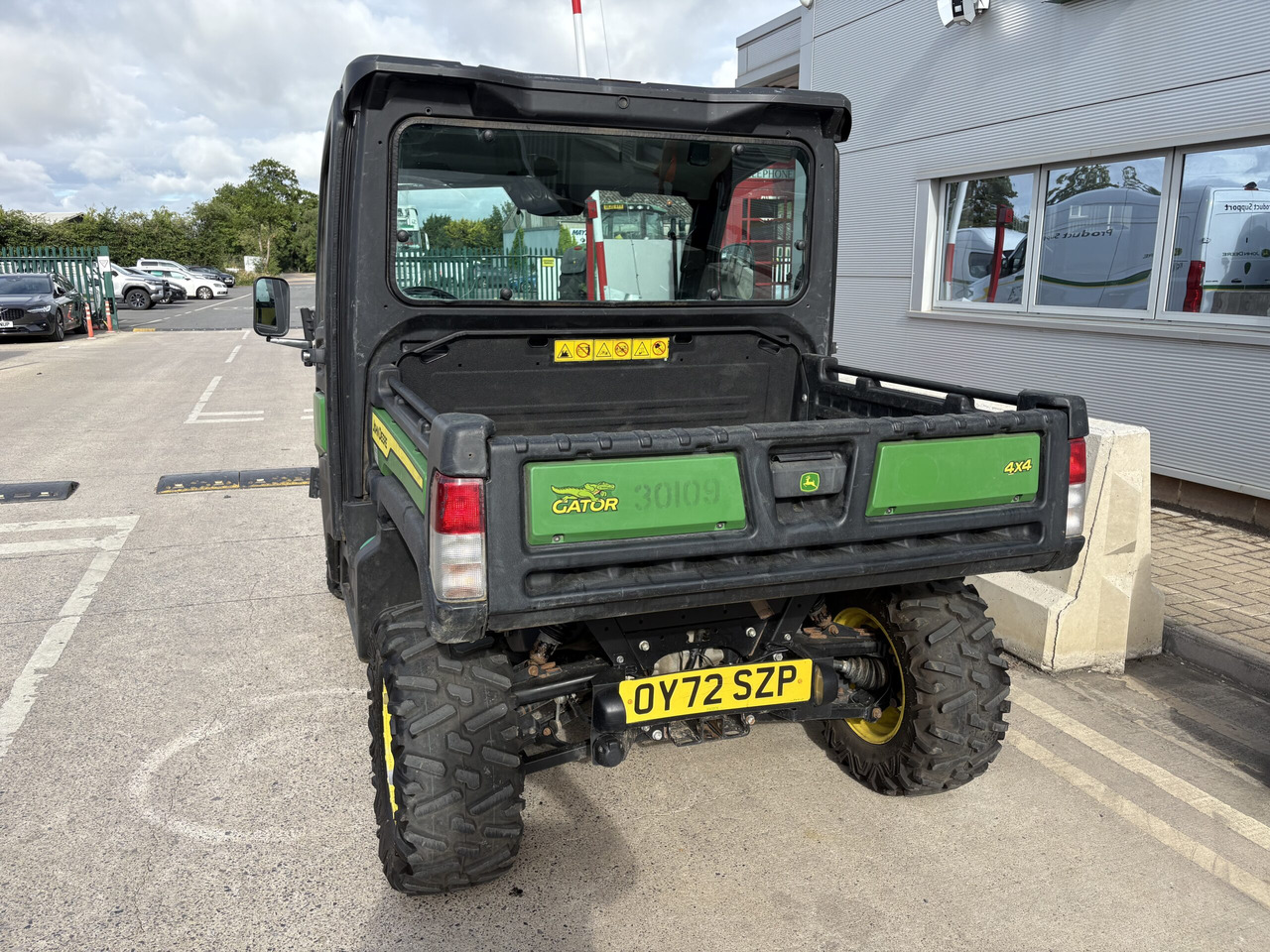 John Deere XUV865M Gator - Side-by-side/ ATV: picture 2 John Deere XUV865M Gator - Side-by-side/ ATV: picture 2