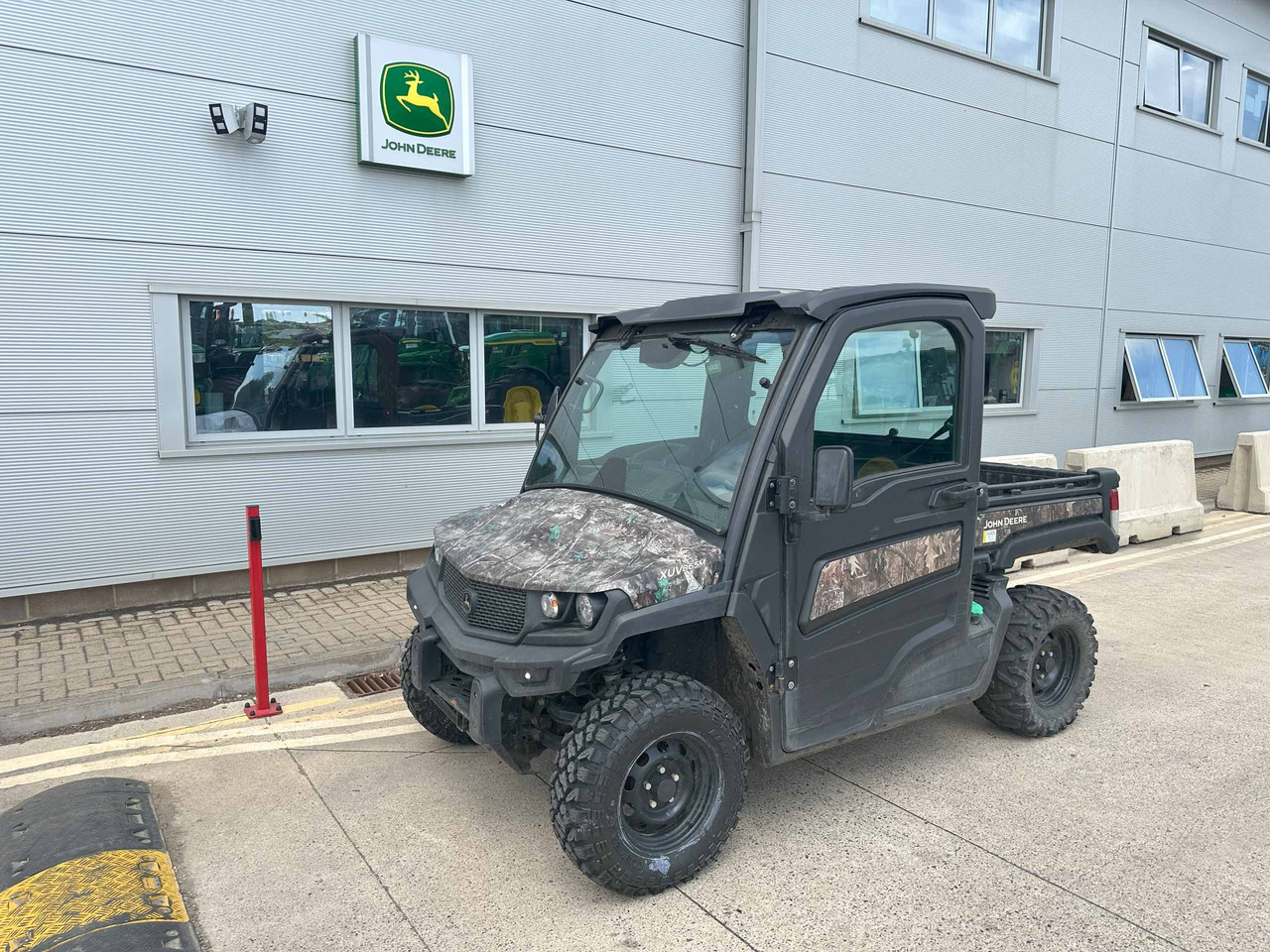 John Deere XUV865M - Side-by-side/ ATV: picture 1 John Deere XUV865M - Side-by-side/ ATV: picture 1