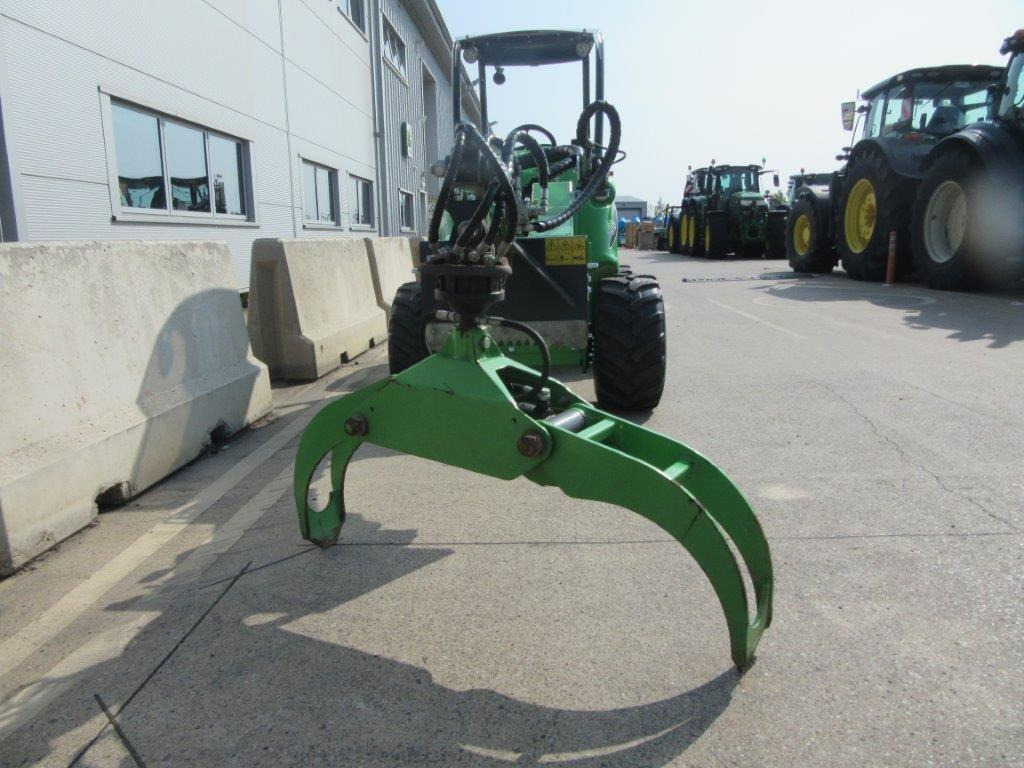 TIMBER GRAB - Compact loader: picture 1 TIMBER GRAB - Compact loader: picture 1