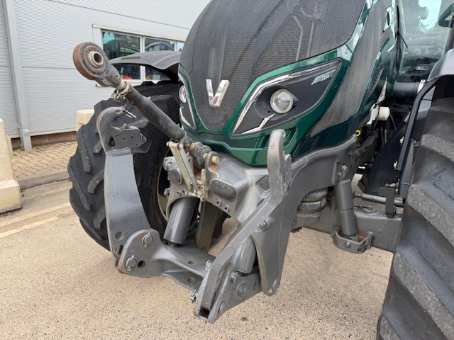 VALTRA T214 - Farm tractor: picture 3 VALTRA T214 - Farm tractor: picture 3