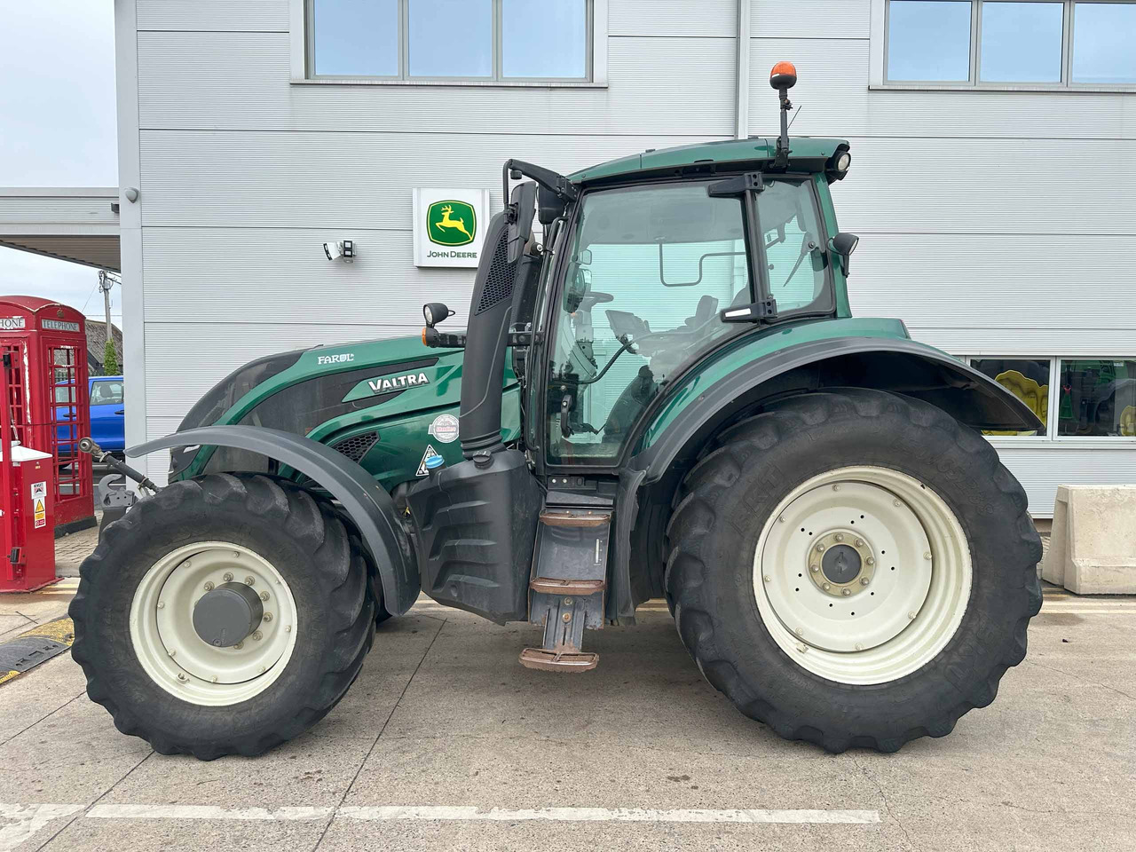 Valtra T174EV - Farm tractor: picture 2 Valtra T174EV - Farm tractor: picture 2
