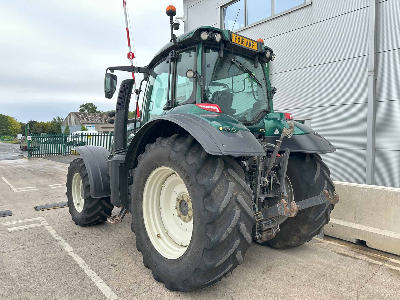 Valtra T174EV - Farm tractor: picture 3 Valtra T174EV - Farm tractor: picture 3