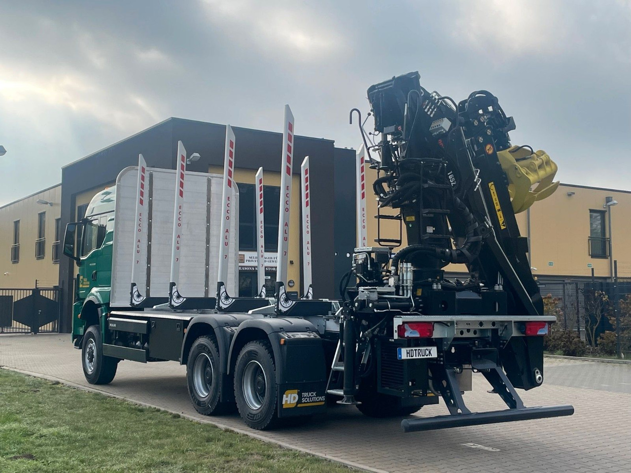 MAN TGS 33.520 6X6 Euro6e Loglift 165 Z Retarder - Log truck, Crane truck: picture 4 MAN TGS 33.520 6X6 Euro6e Loglift 165 Z Retarder - Log truck, Crane truck: picture 4