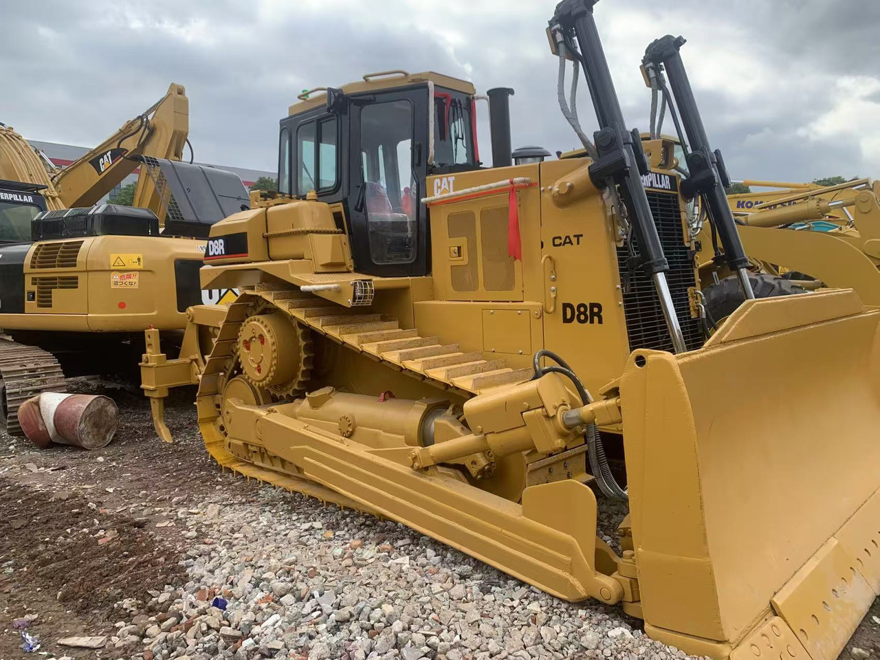 CATERPILLAR D8R - Bulldozer: picture 1 CATERPILLAR D8R - Bulldozer: picture 1
