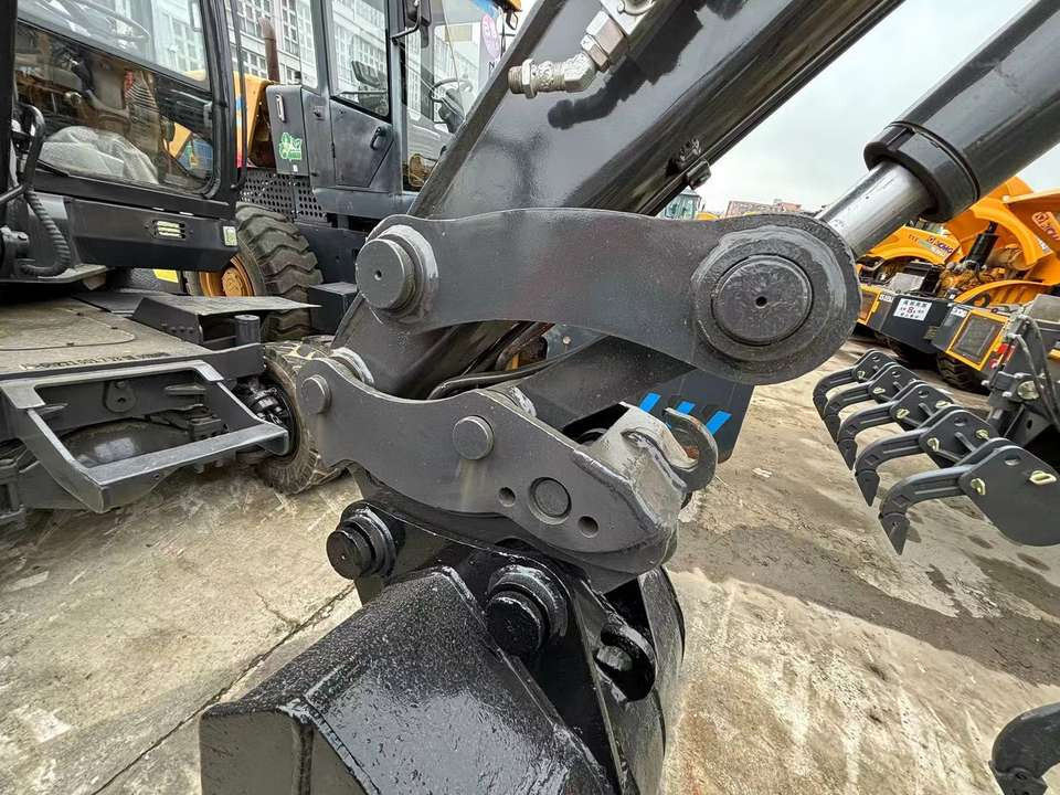 Hot Sale Used Doosan Dx75 Small 7.5t Wheel Excavator South Korea DX75 Mini Excavator for Sale Good Condition - Crawler excavator: picture 5 Hot Sale Used Doosan Dx75 Small 7.5t Wheel Excavator South Korea DX75 Mini Excavator for Sale Good Condition - Crawler excavator: picture 5