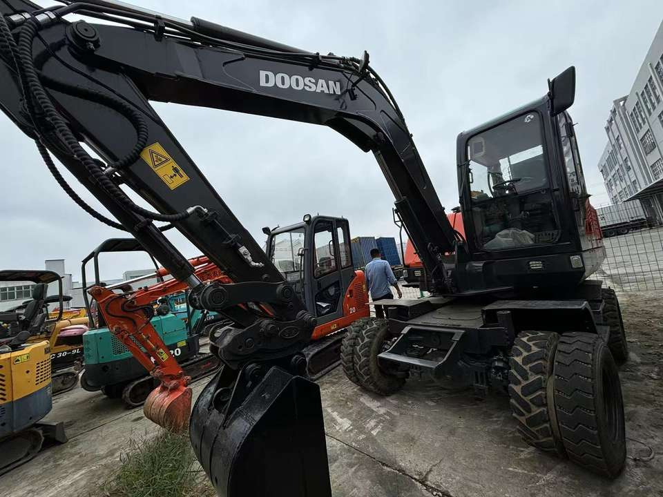 Hot Sale Used Doosan Dx75 Small 7.5t Wheel Excavator South Korea DX75 Mini Excavator for Sale Good Condition - Crawler excavator: picture 2 Hot Sale Used Doosan Dx75 Small 7.5t Wheel Excavator South Korea DX75 Mini Excavator for Sale Good Condition - Crawler excavator: picture 2