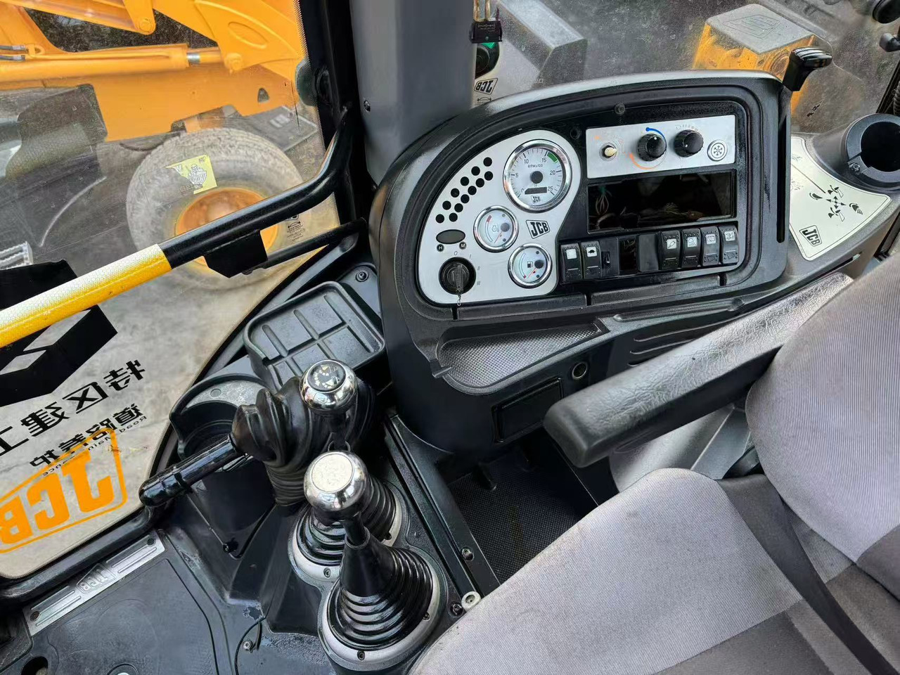 Backhoe loader JCB 4CX: picture 9
