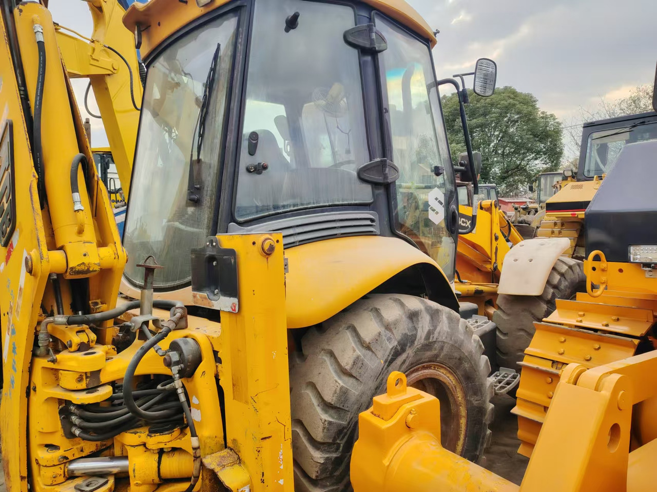 Backhoe loader JCB 4CX: picture 7