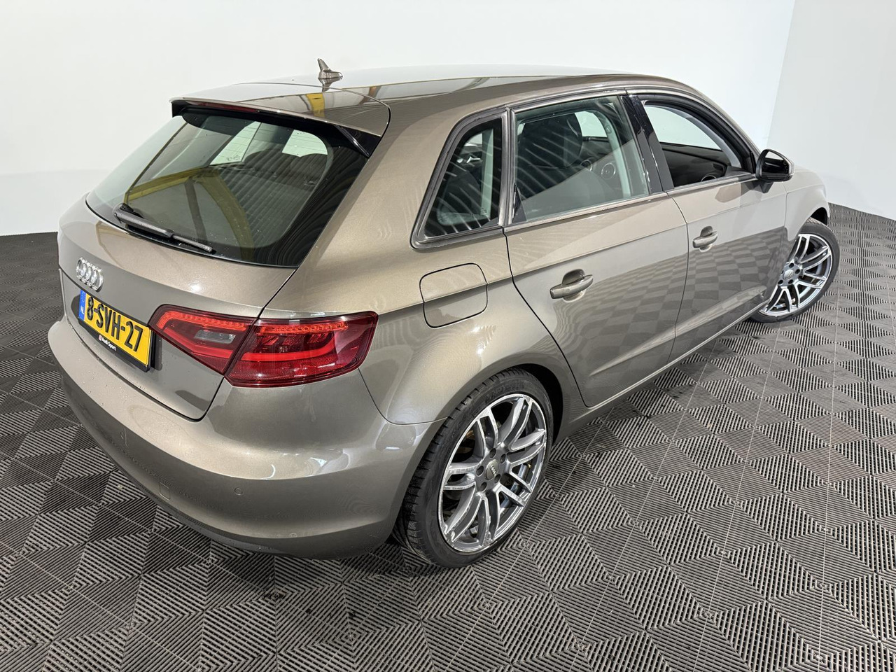 Audi A3 Sportback 1.4 TFSI CoD Ambition Pro Line plus | 2013 | 236.629 km | 8-SVH-27 - Hatchback: picture 5 Audi A3 Sportback 1.4 TFSI CoD Ambition Pro Line plus | 2013 | 236.629 km | 8-SVH-27 - Hatchback: picture 5