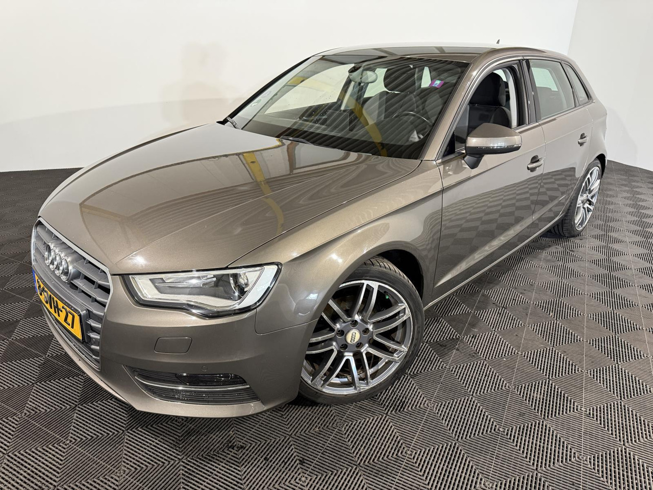 Audi A3 Sportback 1.4 TFSI CoD Ambition Pro Line plus | 2013 | 236.629 km | 8-SVH-27 - Hatchback: picture 1 Audi A3 Sportback 1.4 TFSI CoD Ambition Pro Line plus | 2013 | 236.629 km | 8-SVH-27 - Hatchback: picture 1