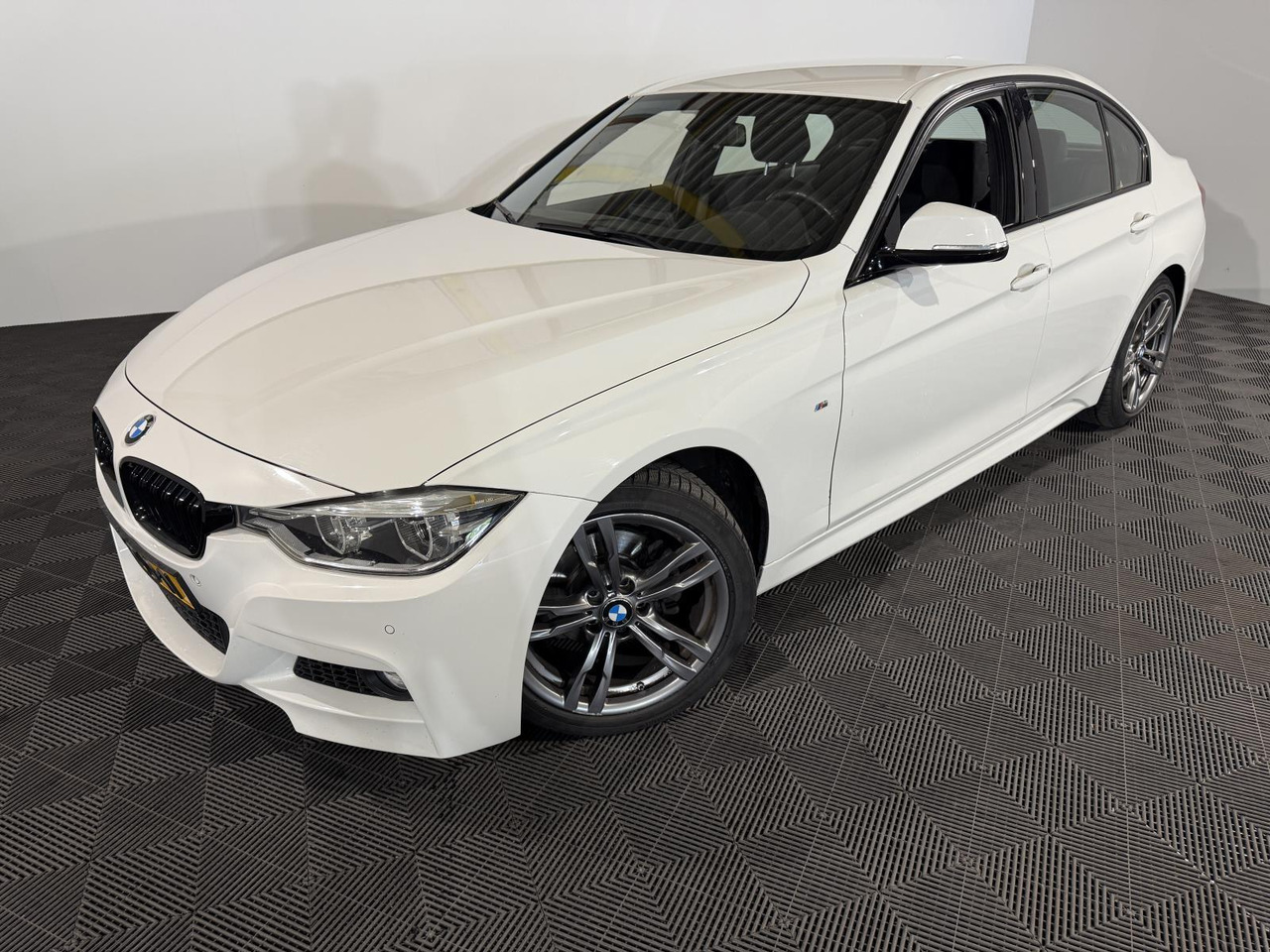 Sedan BMW 3-serie 320i Centennial Executive M-Pakket | 2016 | 290.809 km | JP-910-N: picture 1