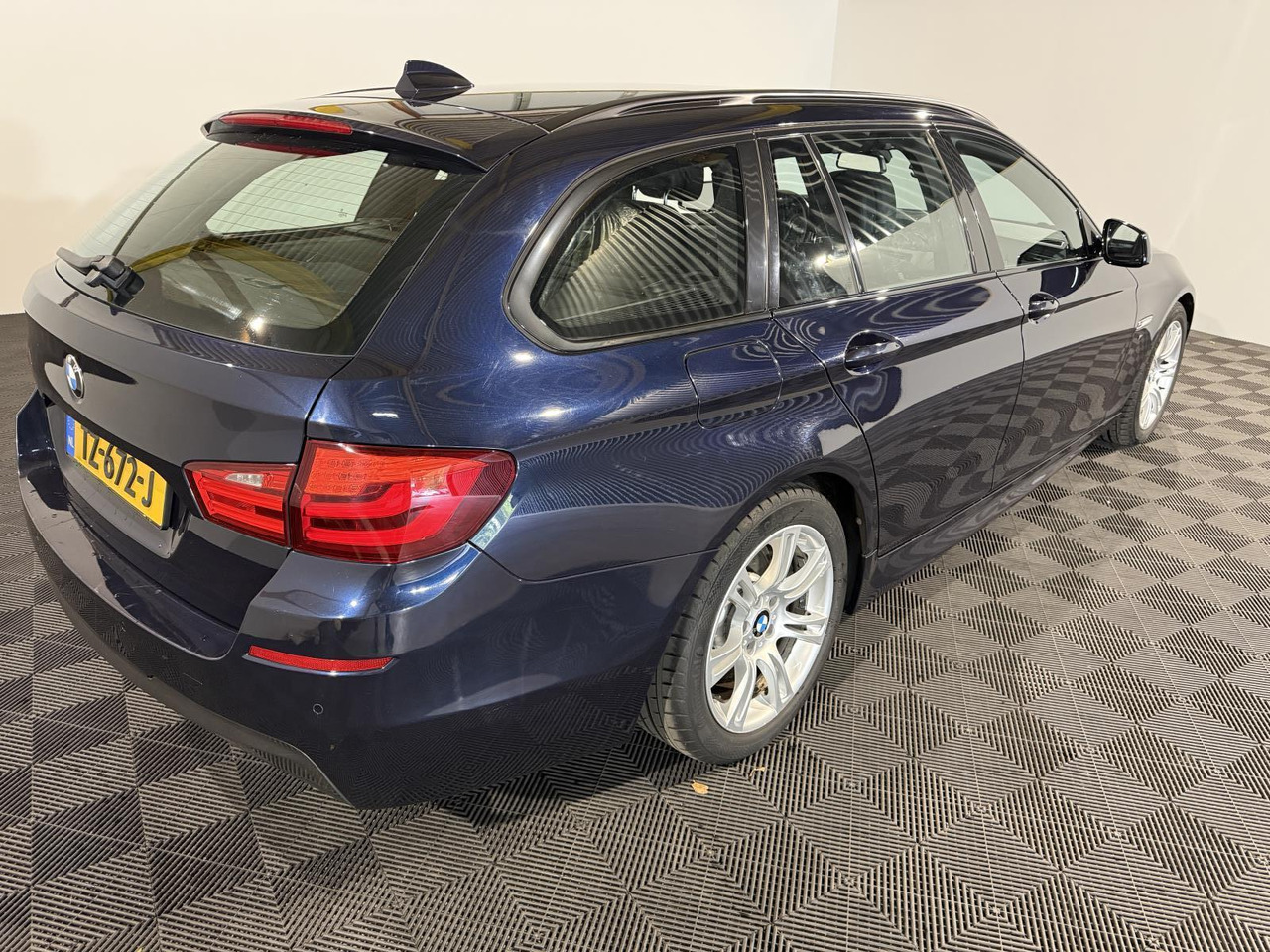 BMW | 5-serie Touring | 520d High Executive | 2011 | 320.778 km | TZ672J | Geen oordeel - Car: picture 3 BMW | 5-serie Touring | 520d High Executive | 2011 | 320.778 km | TZ672J | Geen oordeel - Car: picture 3