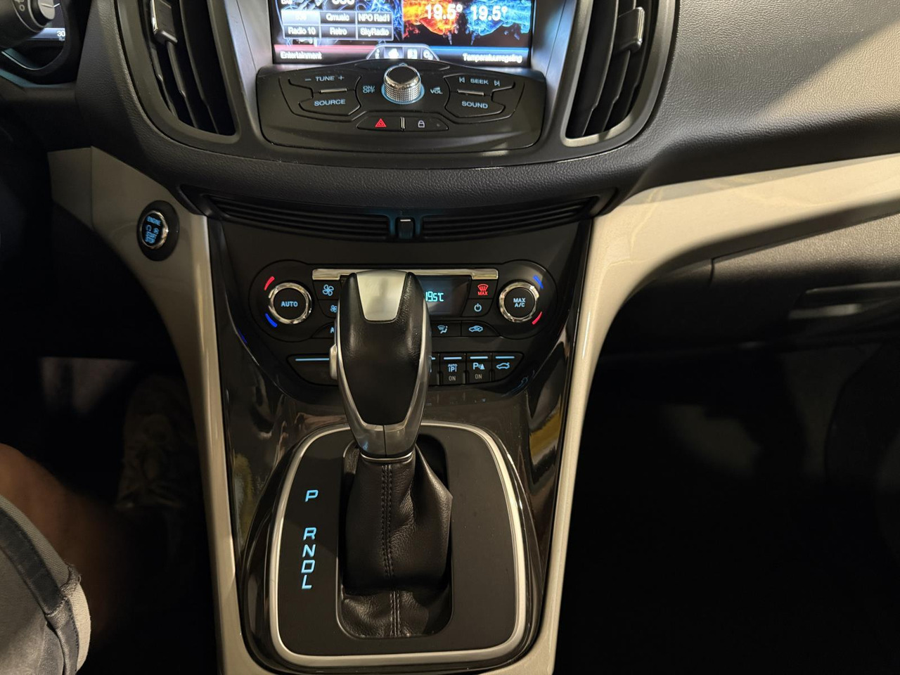 Car Ford C-Max 2.0 Plug-in Hybrid Titanium Plus | HL-834-P: picture 16