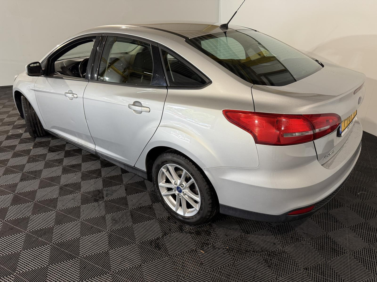 Ford Focus 1.0 Trend Edition 2015 206.005 km T-789-TF - Sedan: picture 3 Ford Focus 1.0 Trend Edition 2015 206.005 km T-789-TF - Sedan: picture 3