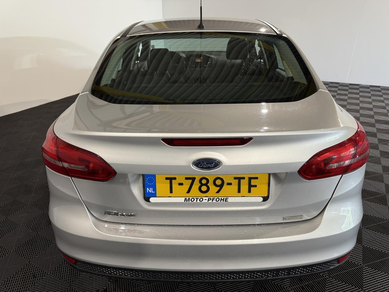 Ford Focus 1.0 Trend Edition 2015 206.005 km T-789-TF - Sedan: picture 4 Ford Focus 1.0 Trend Edition 2015 206.005 km T-789-TF - Sedan: picture 4