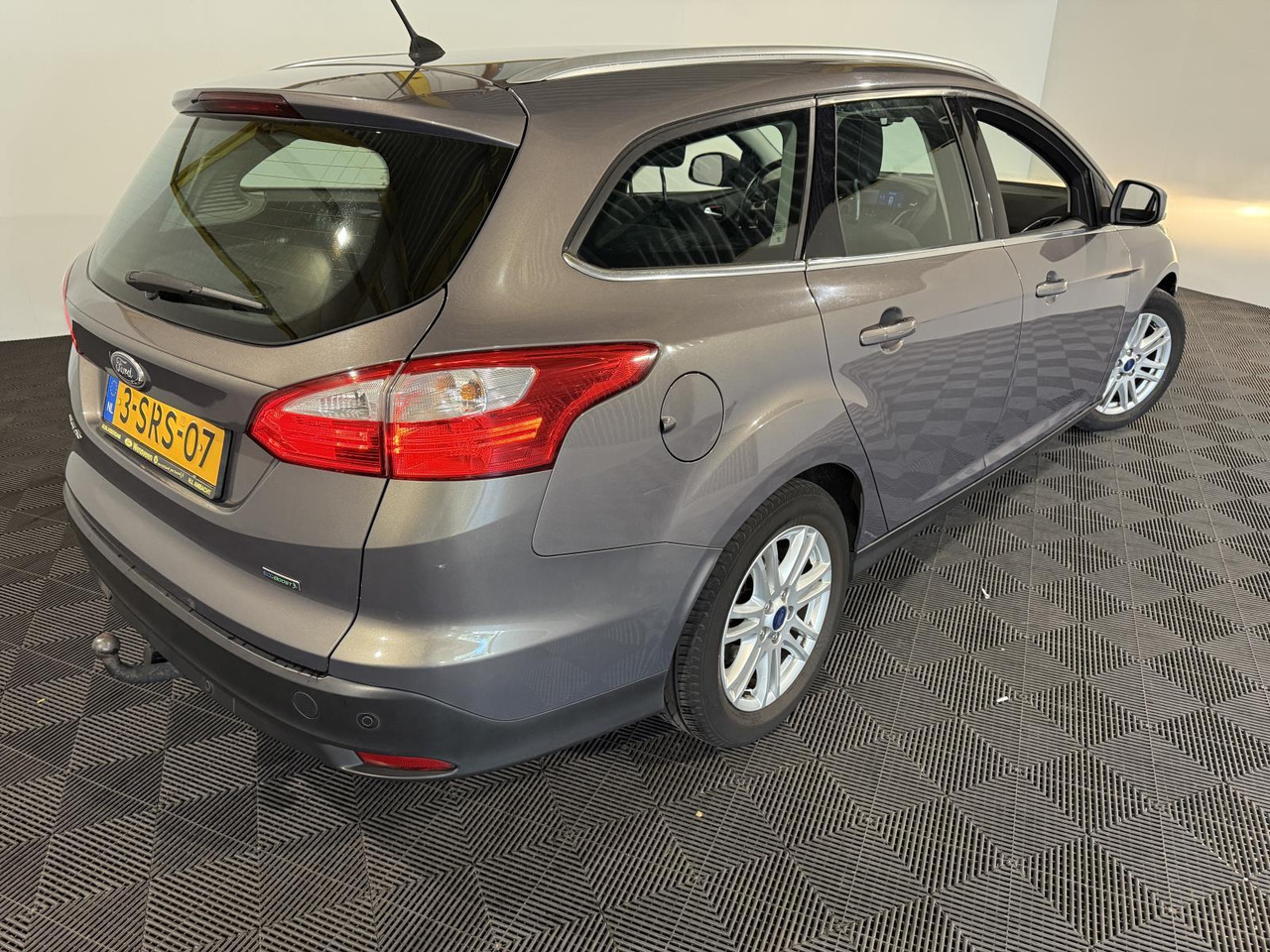 Ford | Focus Wagon | 1.0 EcoBoost Edition Plus | 2013 | 228.888 km | 3SRS07 | Logisch - Car: picture 3 Ford | Focus Wagon | 1.0 EcoBoost Edition Plus | 2013 | 228.888 km | 3SRS07 | Logisch - Car: picture 3
