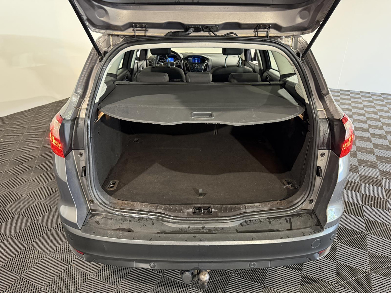 Ford | Focus Wagon | 1.0 EcoBoost Edition Plus | 2013 | 228.888 km | 3SRS07 | Logisch - Car: picture 2 Ford | Focus Wagon | 1.0 EcoBoost Edition Plus | 2013 | 228.888 km | 3SRS07 | Logisch - Car: picture 2