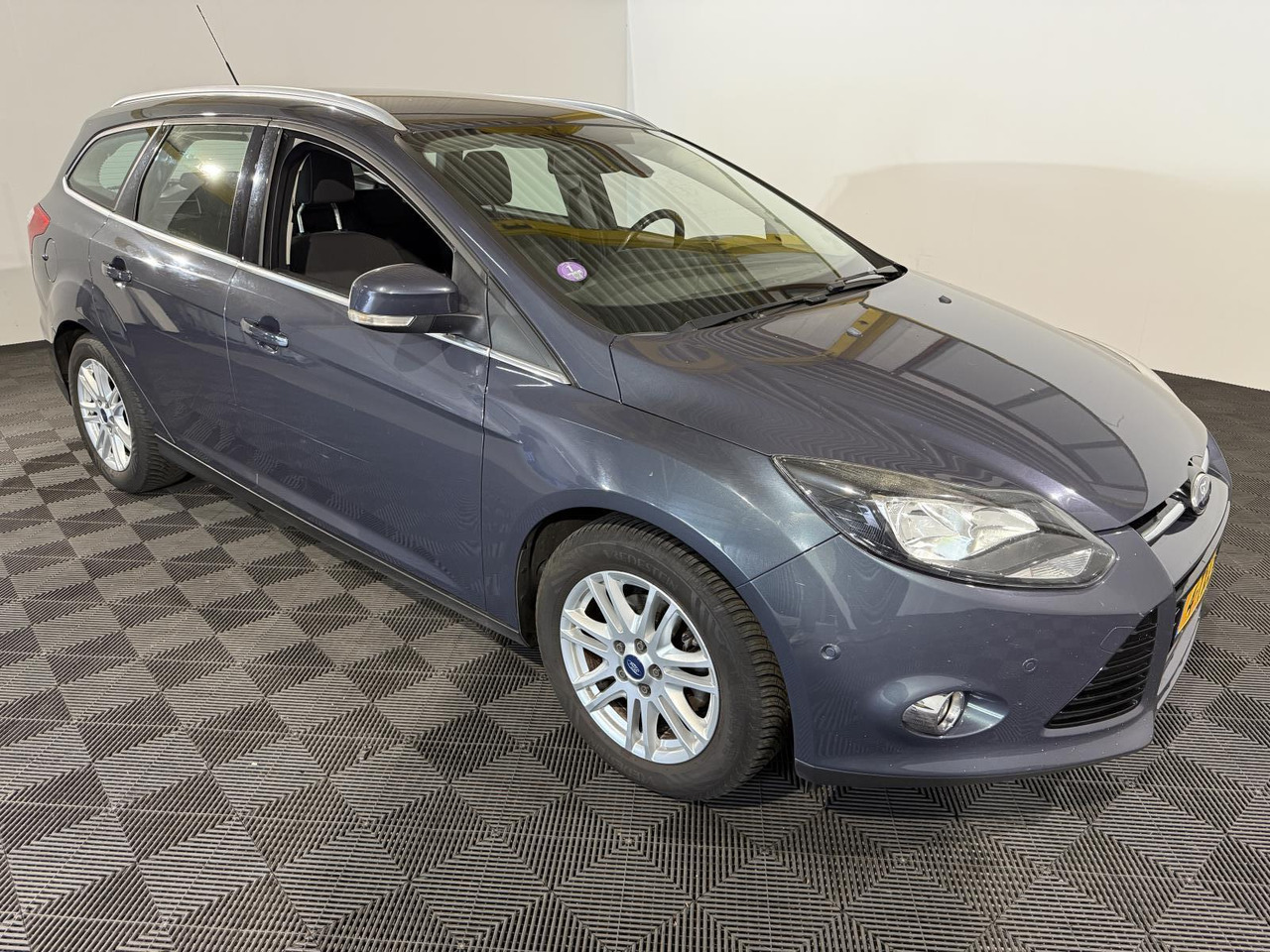 Ford | Focus Wagon | 1.0 EcoBoost Edition Plus | 2014 | 240.673 km | 4TXL50 | Logisch - Car: picture 3 Ford | Focus Wagon | 1.0 EcoBoost Edition Plus | 2014 | 240.673 km | 4TXL50 | Logisch - Car: picture 3