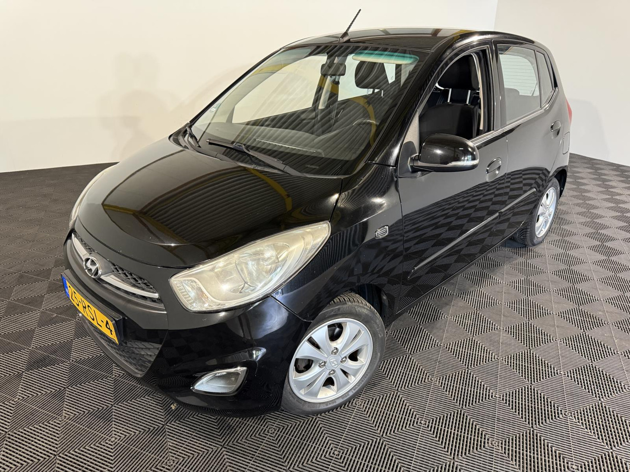 Hyundai i10 1.2 i-Catcher | 76.243 km | 2011 | 25-RSL-4 - Hatchback: picture 1 Hyundai i10 1.2 i-Catcher | 76.243 km | 2011 | 25-RSL-4 - Hatchback: picture 1