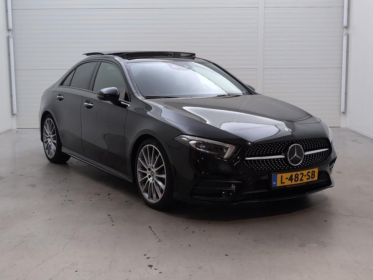 Mercedes-Benz A-klasse 200 Premium Plus | 2019 | 143.125 km | Automaat | L482SB | NAP: Geen oordeel - Sedan: picture 2 Mercedes-Benz A-klasse 200 Premium Plus | 2019 | 143.125 km | Automaat | L482SB | NAP: Geen oordeel - Sedan: picture 2