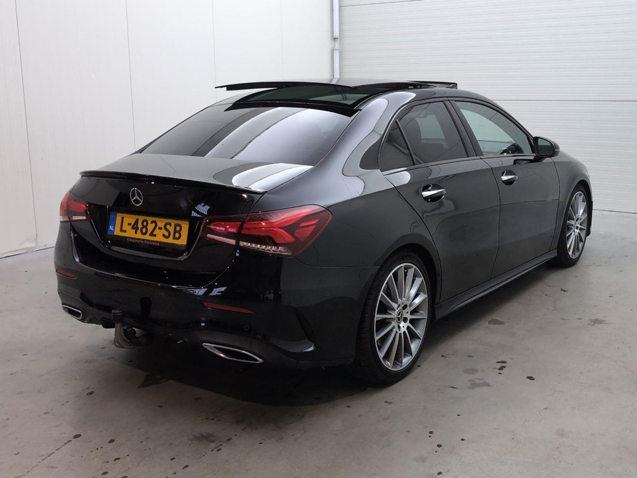 Mercedes-Benz A-klasse 200 Premium Plus | 2019 | 143.125 km | Automaat | L482SB | NAP: Geen oordeel - Sedan: picture 4 Mercedes-Benz A-klasse 200 Premium Plus | 2019 | 143.125 km | Automaat | L482SB | NAP: Geen oordeel - Sedan: picture 4