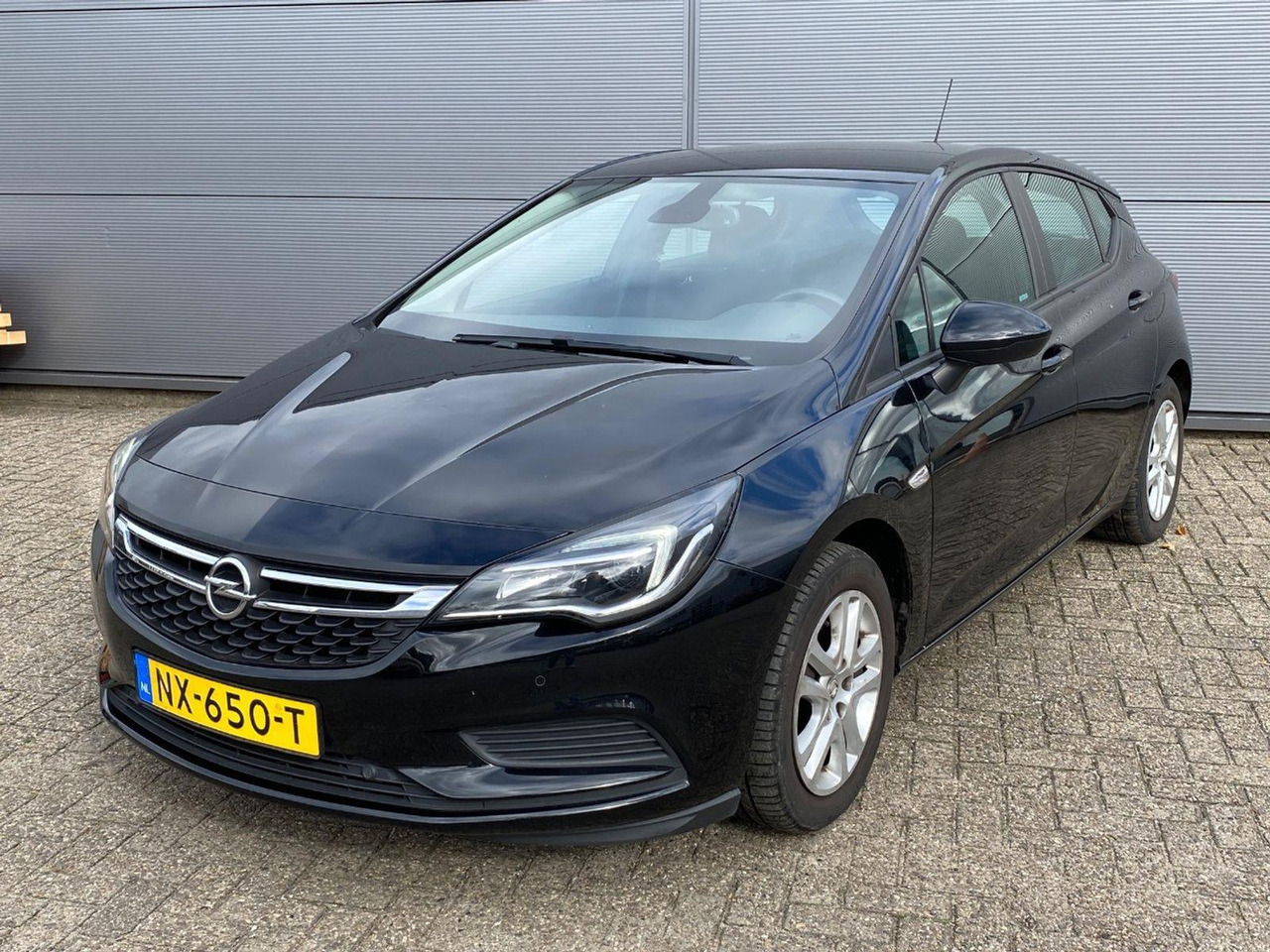 Opel Astra 1.0 Online Edition | 2017 | 112.576 km | NX650T | NAP: Logisch - Hatchback: picture 1 Opel Astra 1.0 Online Edition | 2017 | 112.576 km | NX650T | NAP: Logisch - Hatchback: picture 1
