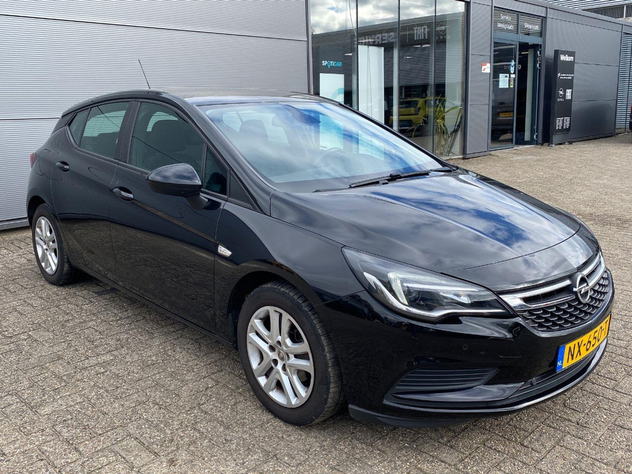 Opel Astra 1.0 Online Edition | 2017 | 112.576 km | NX650T | NAP: Logisch - Hatchback: picture 2 Opel Astra 1.0 Online Edition | 2017 | 112.576 km | NX650T | NAP: Logisch - Hatchback: picture 2